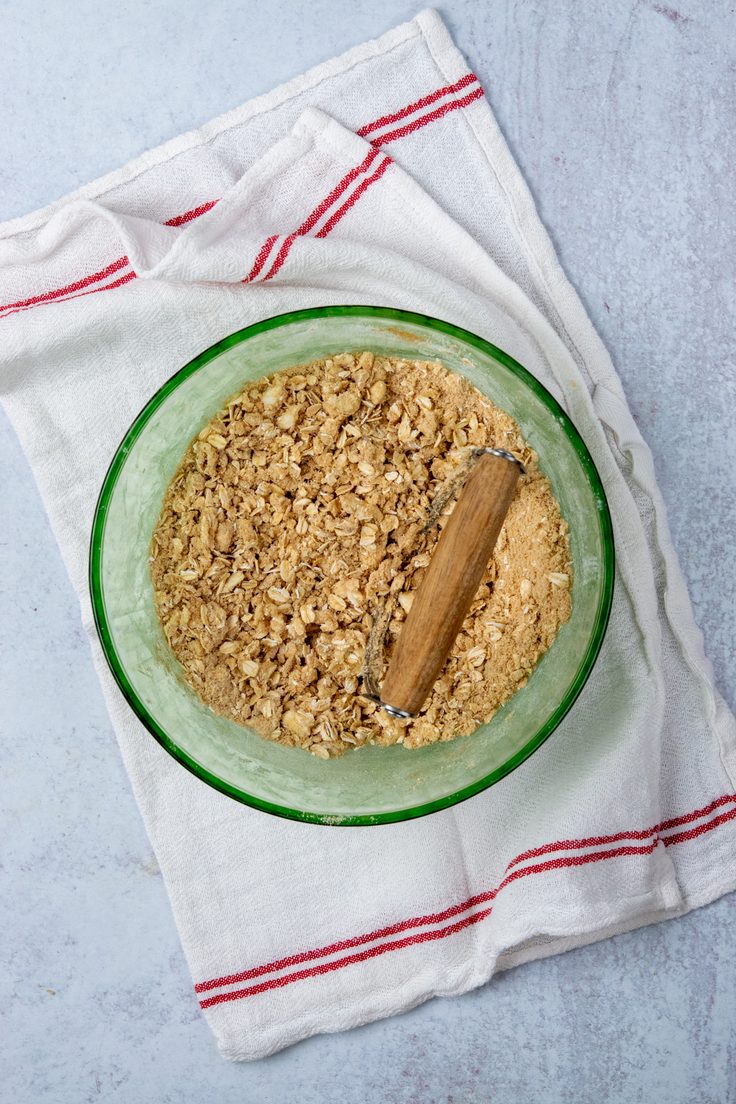 Rolled oats, brown sugar, flour, cinnamon, and small pieces of cold butter mixed together for the crisp topping.